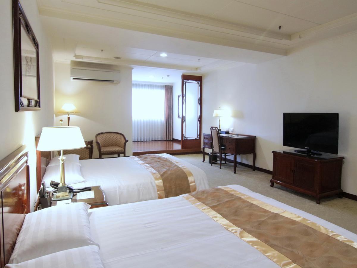 Hi-Yes Hotel Taoyuan Zhongli Exterior foto