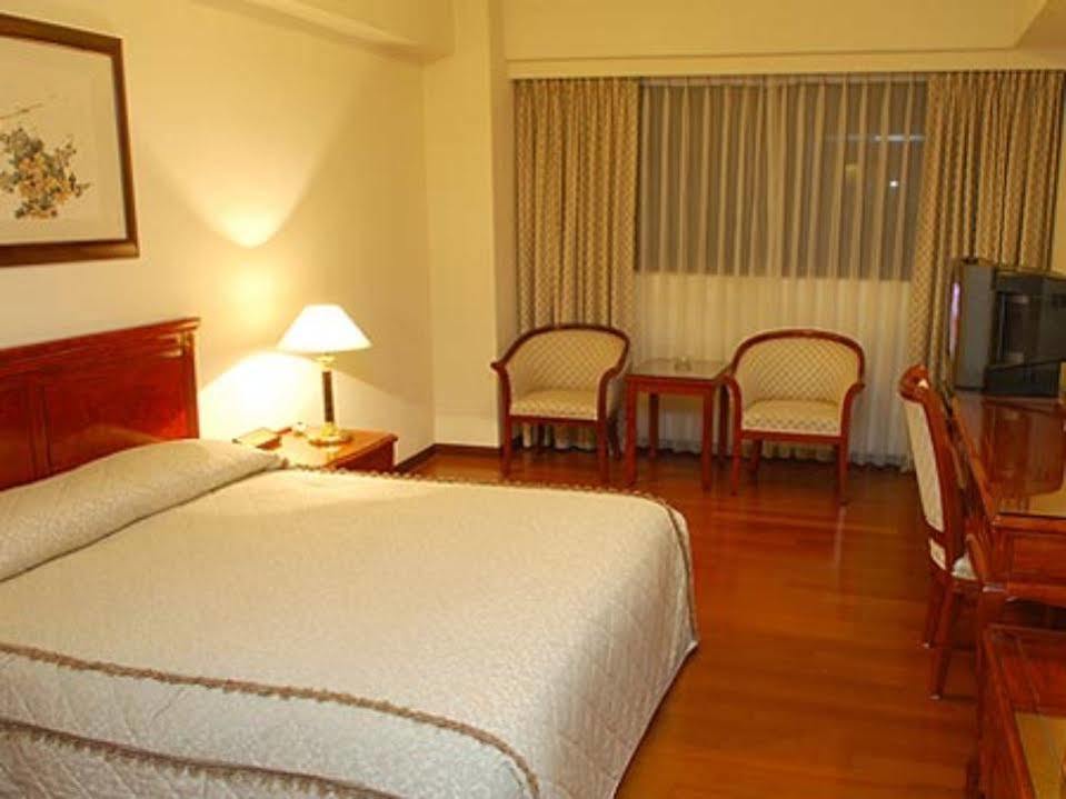 Hi-Yes Hotel Taoyuan Zhongli Exterior foto